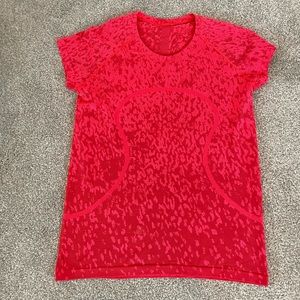 Rare print! Lululemon Swiftly Tech 2.0 used. red / orange print, size 14.
